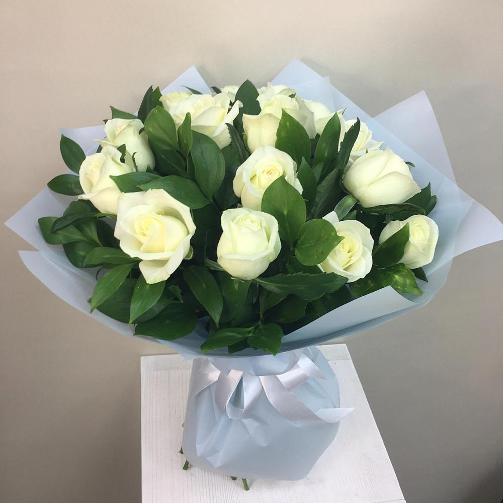 Букет 15 Белых роз Проуд в Онуфриево