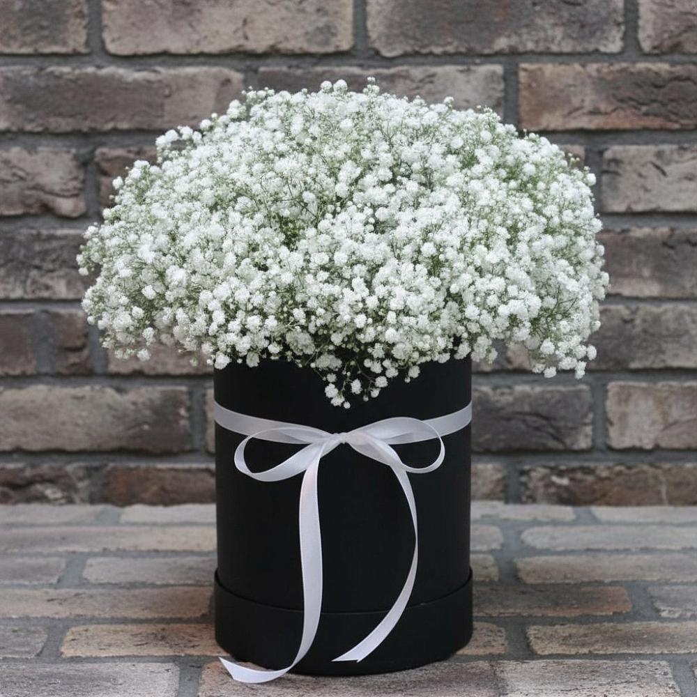 Цветочная композиция из Гипсофила в шляпной коробке в Онуфриево