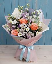 Букет цветов из:  Лизиантусы, Розы, Альстромерии и Гипсофила в Онуфриево