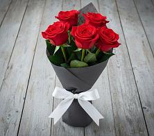 Букет 5 Красных роз Эдлесс Лав в Онуфриево