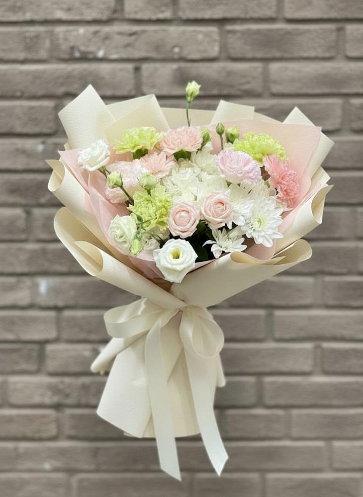 Букет цветов из: Гвоздики, Розы, Лизиантусы и Хризантемы в Онуфриево