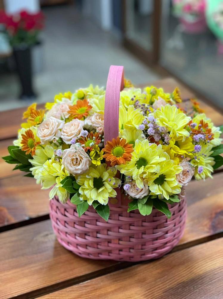 Цветочная композиция из Хризантемы и Розы в корзине в Онуфриево