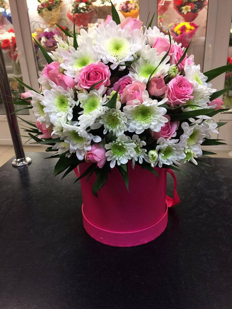 Цветочная композиция из Розы и Хризантемы в шляпной коробке в Онуфриево