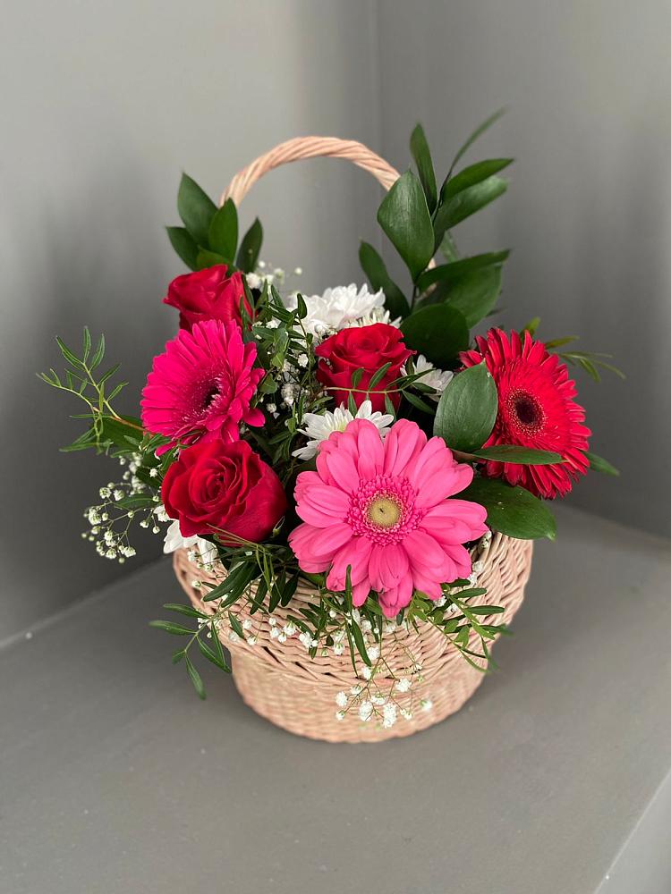 Цветочная композиция из Розы, Хризантемы и Герберы в корзине в Онуфриево
