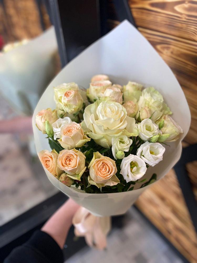 Букет цветов из: Розы и Лизиантусы в Онуфриево